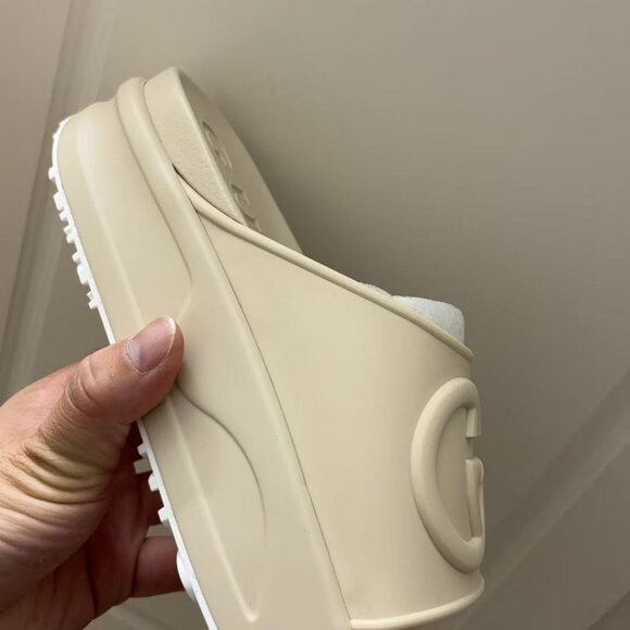 New! Gucci Interlocking G Platform Soft Rubber Slide Sandals - Picture 3 of 7